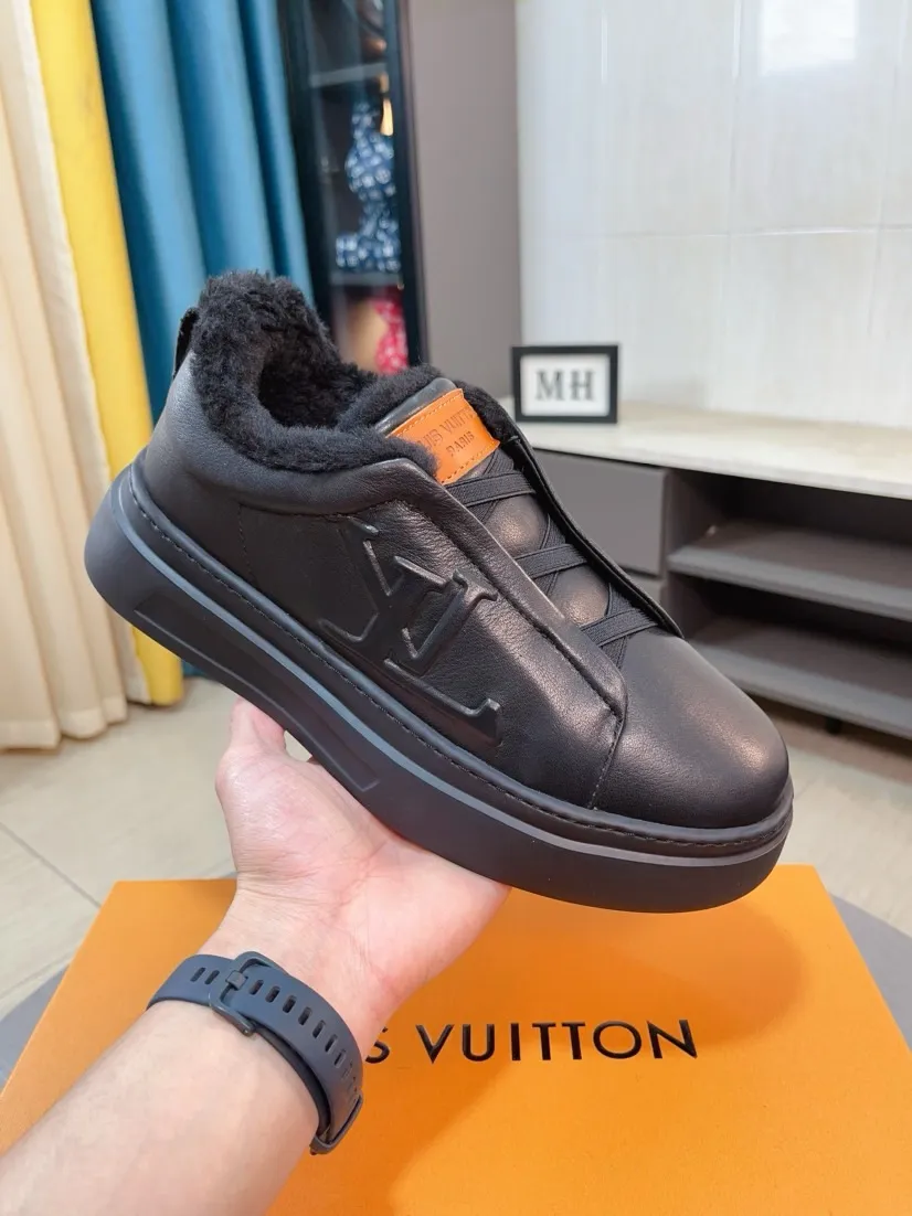 Men's men's shoes 💰500🌸🌸 LV styles are novel and fashionable, and the uppers are made of imported cowhide + LV special materials! Super trendy design! It’s eye-catching! The leather is soft, delicate, shiny and translucent, showing the ultimate handmade craftsmanship, and the fur lining is soft, comfortable and breathable! Size: 38-44